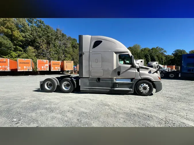 2023 Freightliner Cascadia 126