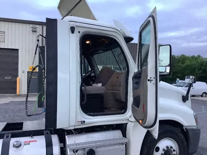 2018 Freightliner X12564ST