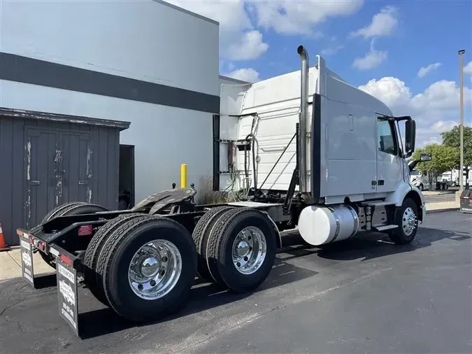 2020 VOLVO VNR640