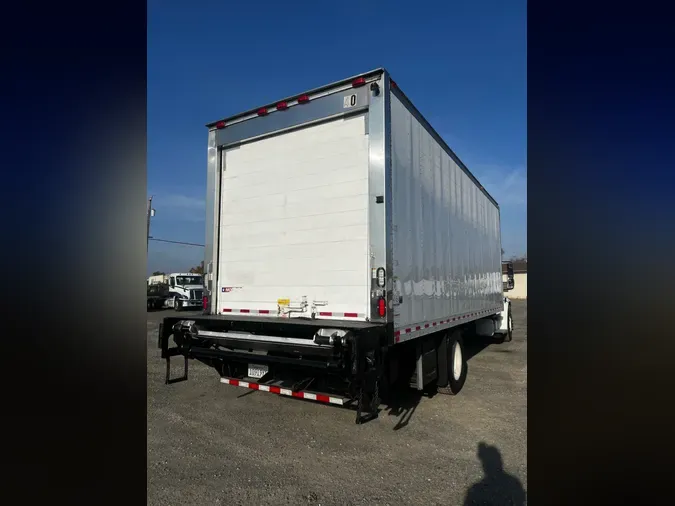 2016 FREIGHTLINER/MERCEDES M2 106