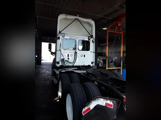 2019 FREIGHTLINER NEW CASCADIA 116