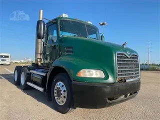 2005 MACK VISION CXN613