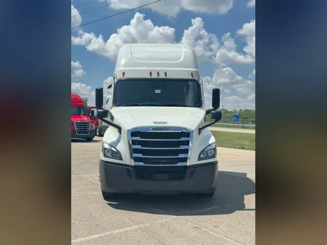 2021 FREIGHTLINER Cascadia 126