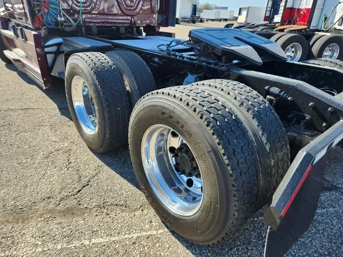 2020 FREIGHTLINER Cascadia 126