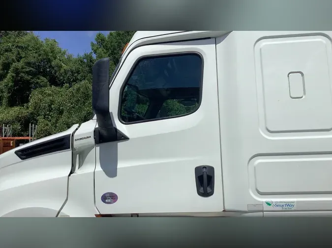 2020 Freightliner Cascadia 126