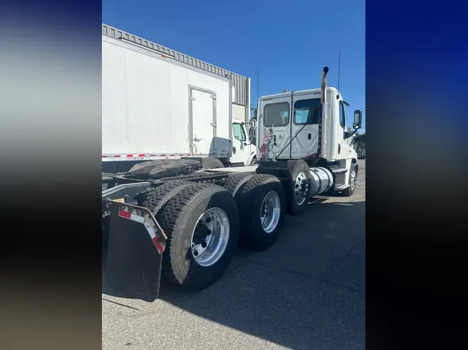 2017 FREIGHTLINER/MERCEDES CASCADIA 125