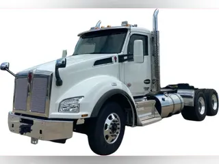 2025 Kenworth T880