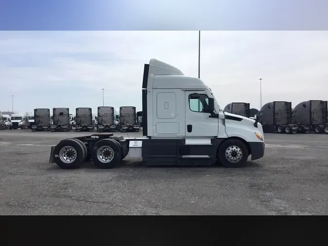 2021 Freightliner Cascadia 126