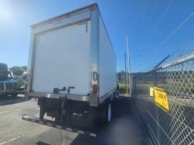 2016 FREIGHTLINER M2 106