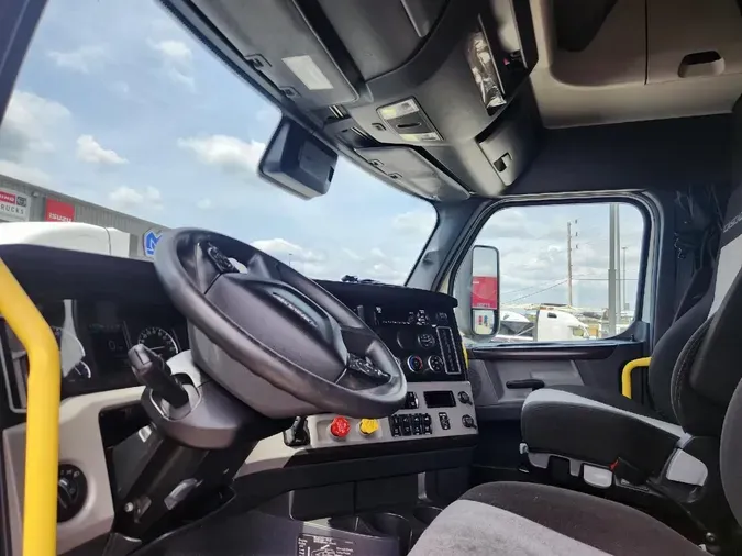 2021 FREIGHTLINER CASCADIA CA126