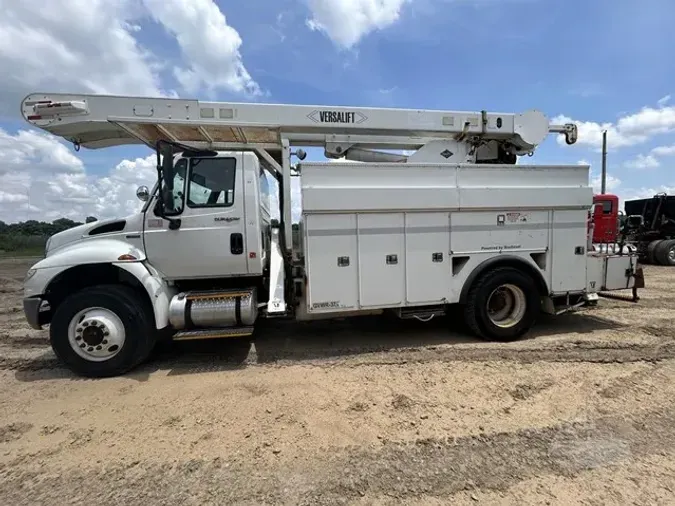 2010 VERSALIFT VO350MHI-01