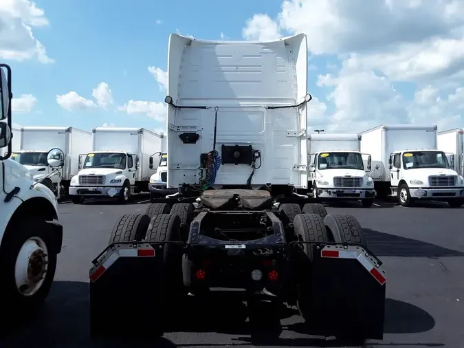 2020 VOLVO VNL64T-760