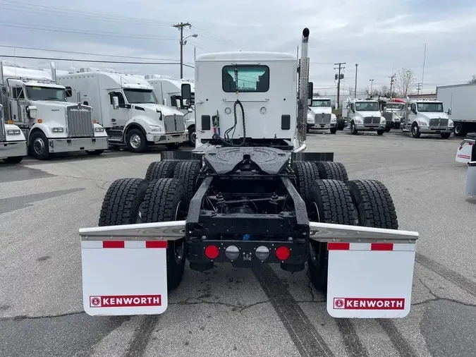 2025 Kenworth T880