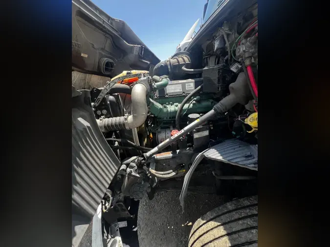 2018 VOLVO VNL64T-300