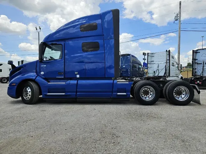 2021 VOLVO VNL64T760