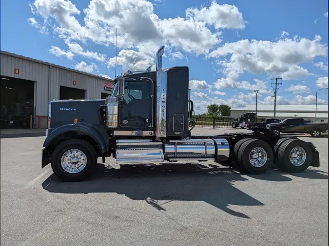 2025 Kenworth W900B