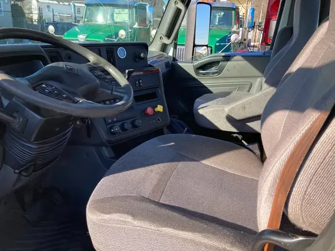 2019 NAVISTAR INTERNATIONAL LT625 DAYCAB T/A
