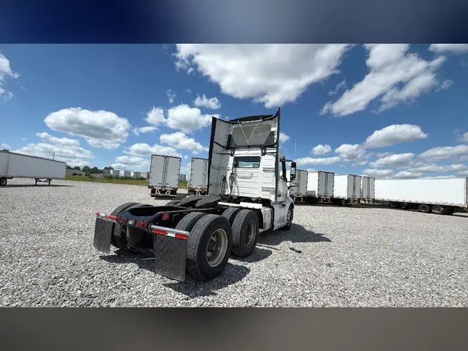 2020 Volvo VNL300