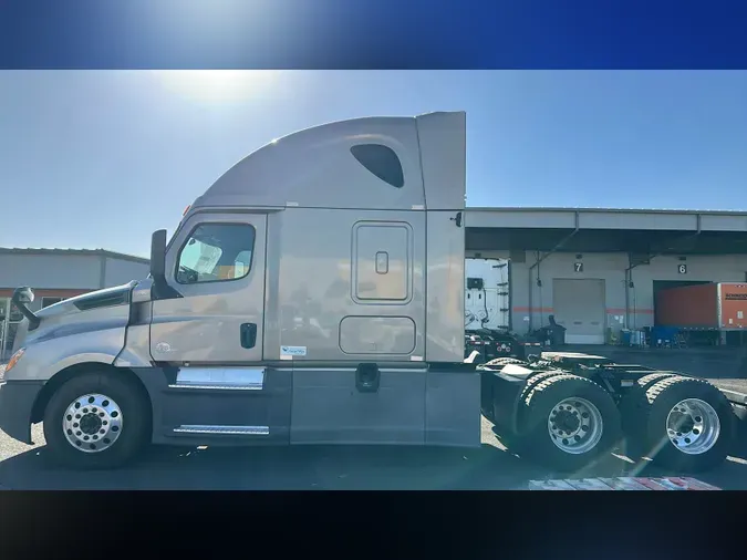 2020 Freightliner Cascadia 126