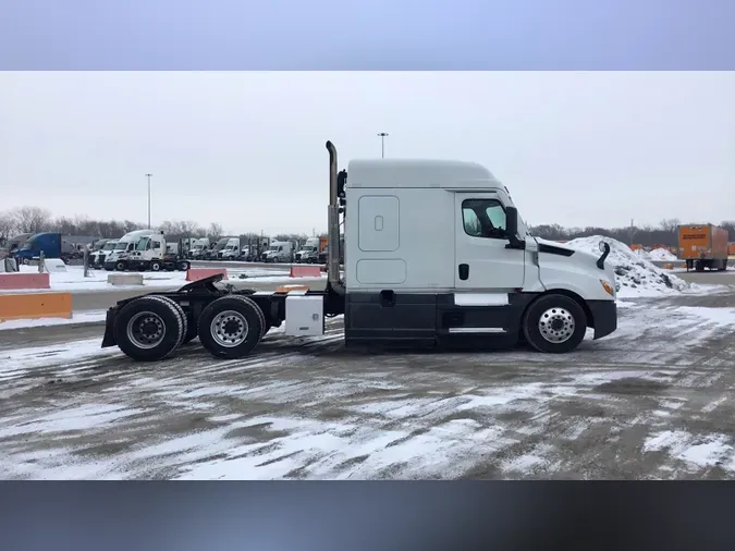 2021 Freightliner Cascadia 126