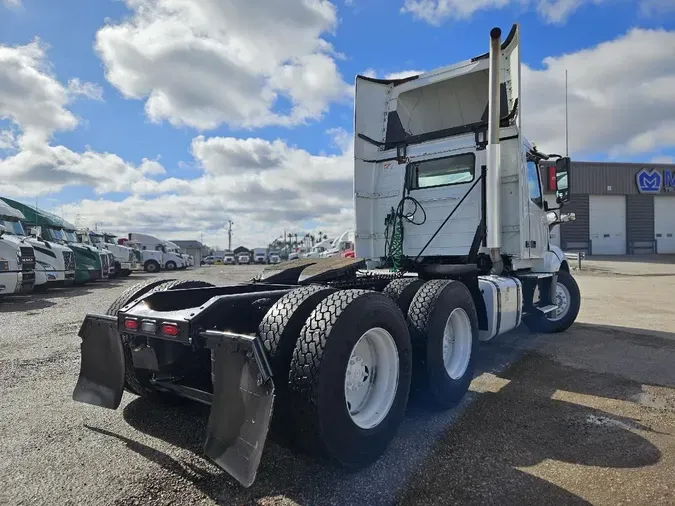 2019 VOLVO VNL64T300