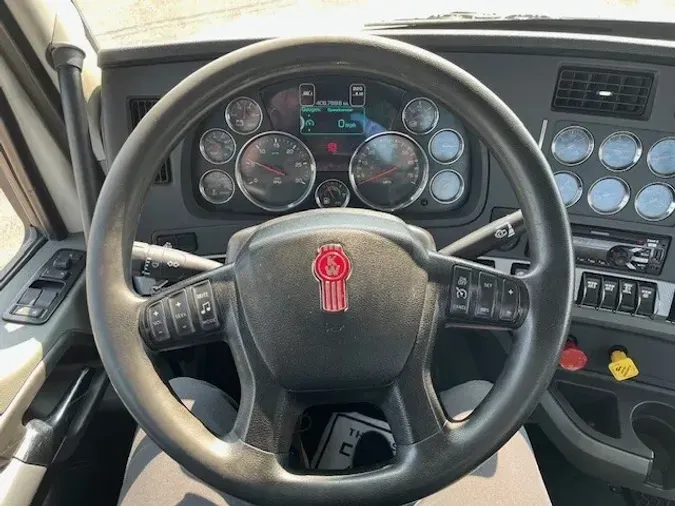 2021 Kenworth T880