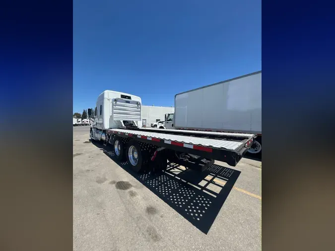 2020 FREIGHTLINER NEW CASCADIA 126