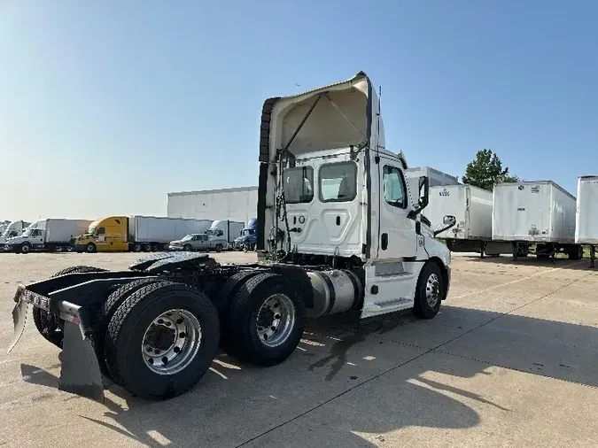 2018 Freightliner T12664ST