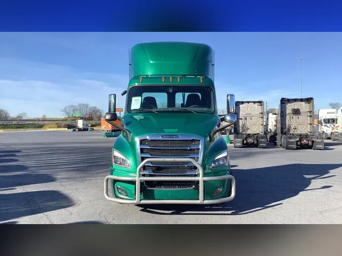 2019 Freightliner Cascadia 126
