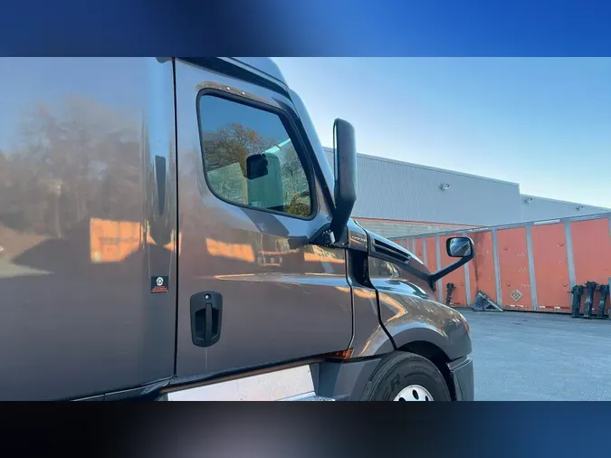 2023 Freightliner Cascadia 126