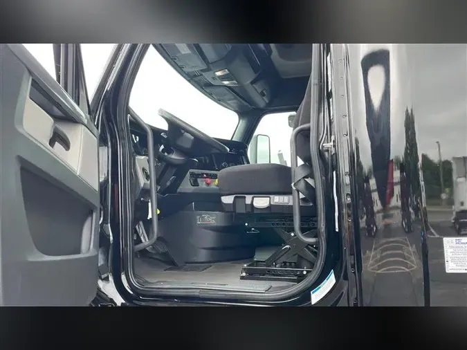 2022 FREIGHTLINER CA126