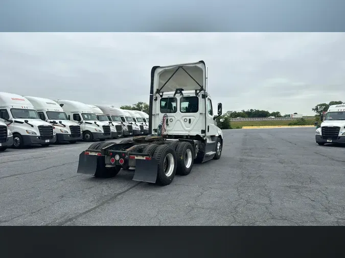 2020 Freightliner Cascadia 126