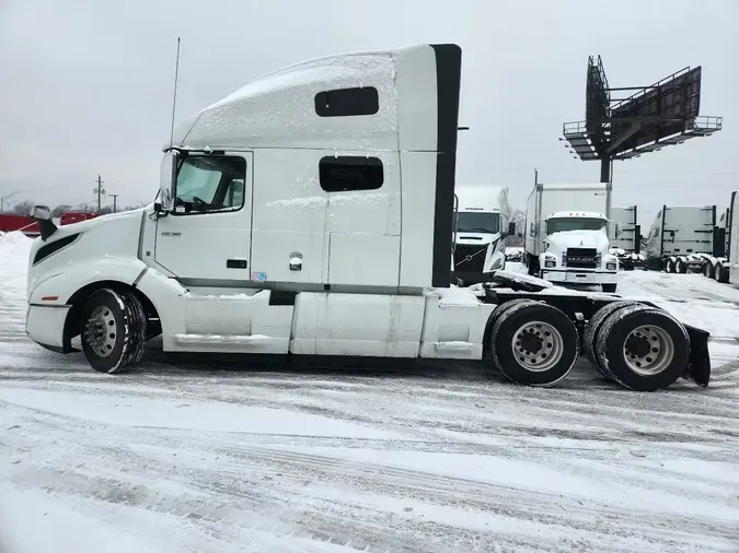 2022 VOLVO VNL64T760