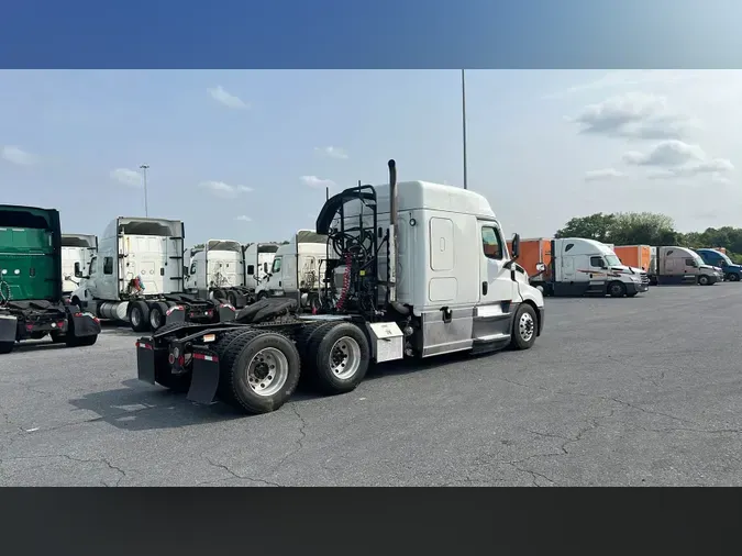 2020 Freightliner Cascadia 126