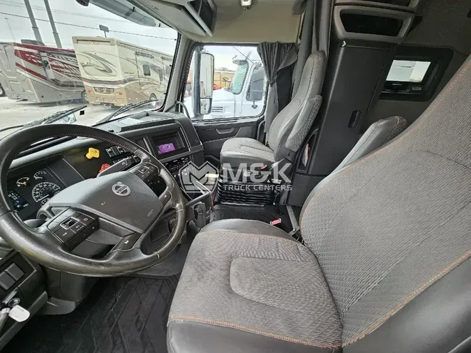 2022 VOLVO VNL64T760