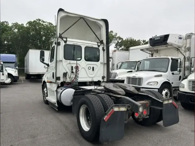 2022 FREIGHTLINER/MERCEDES CASCADIA PX11642ST