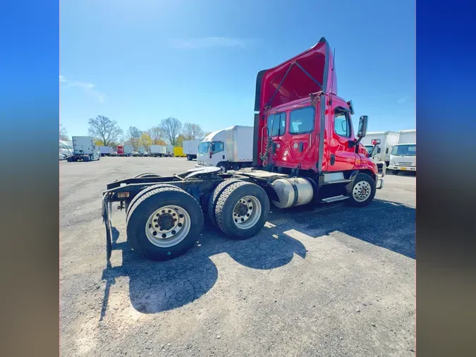 2017 FREIGHTLINER/MERCEDES CASCADIA 125