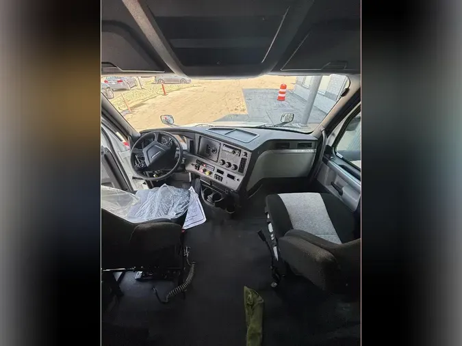 2020 FREIGHTLINER Cascadia 126