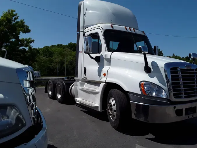 2016 FREIGHTLINER/MERCEDES CASCADIA 125