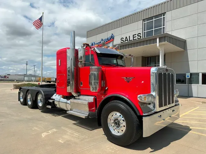 2017 PETERBILT 389