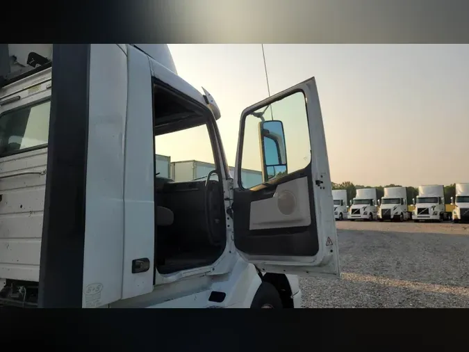 2018 Volvo VNL300