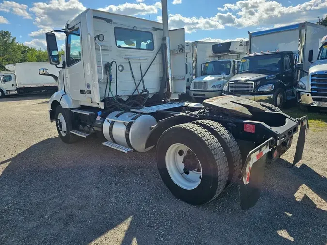 2019 VOLVO VNL42T 300