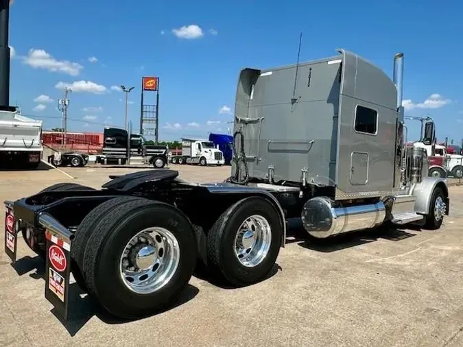 2023 Peterbilt 389