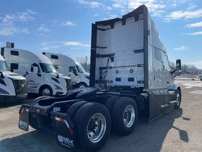 2026 VOLVO VNL64T660