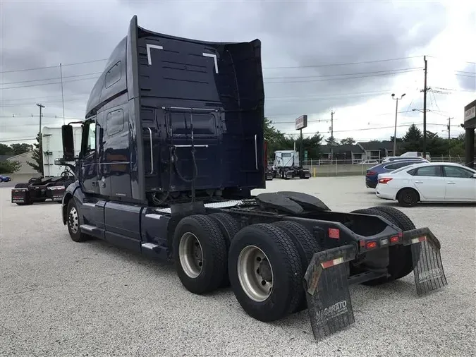 2021 VOLVO VNL760