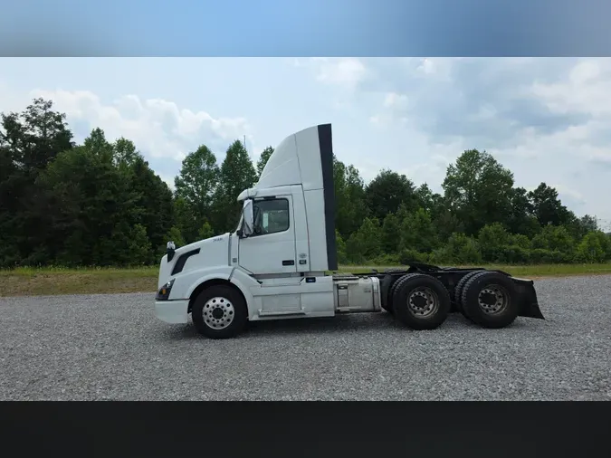 2018 Volvo VNL300