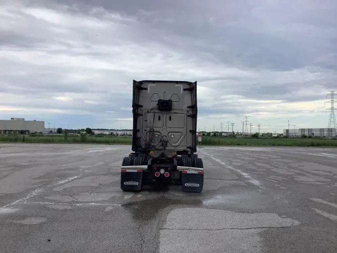 2022 Freightliner Cascadia 126