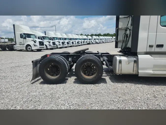 2019 Volvo VNL300