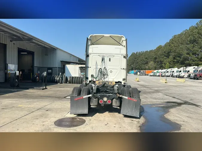 2021 Freightliner Cascadia 126