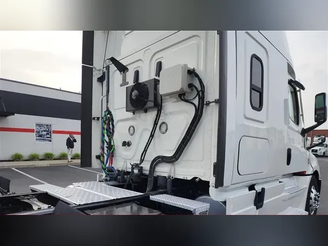 2020 FREIGHTLINER CA126